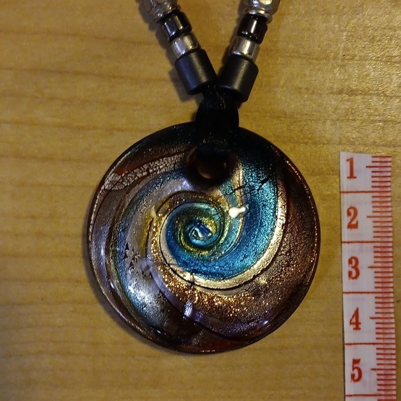 Multi Colored glass pendant beaded necklace - Picture 3 of 6
